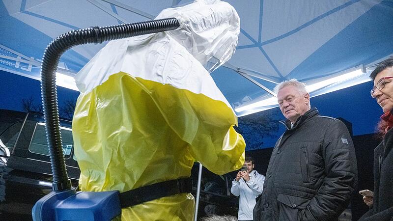 Bundeslandwirtschaftsminister Rainer besucht das FLI auf Riems