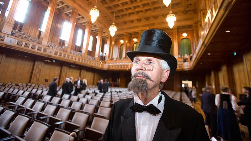 Erwin Full als Max Littmann verkleidet im Regentenbau.