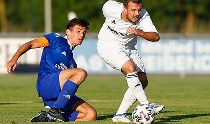 Weisendorfs Julian Hendel (rechts) wird ab Sommer der Spielertrainer des TSV R&ouml;ttenbach sein.