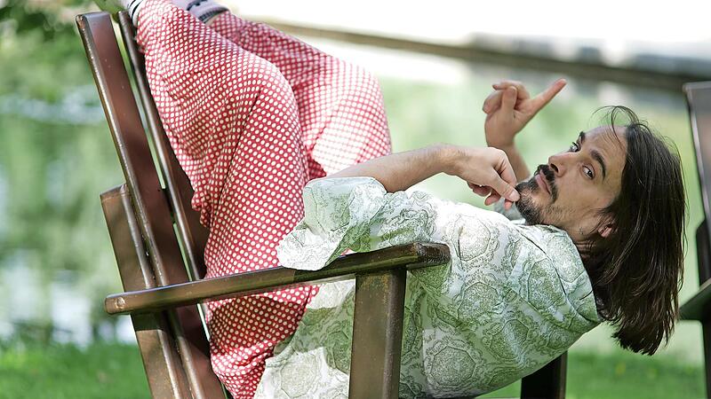 Andy Strau&szlig; pr&auml;sentiert sein neues Comedy-Programm.