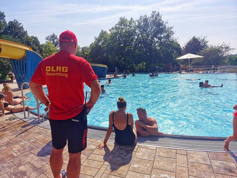 Badeaufsicht im Bad Kissinger Terrassenfreibad.