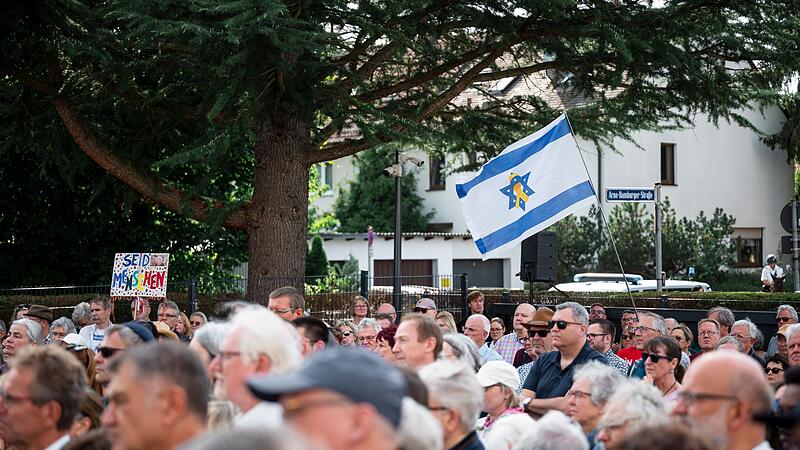 Menschenkette für den Schutz jüdischen Lebens