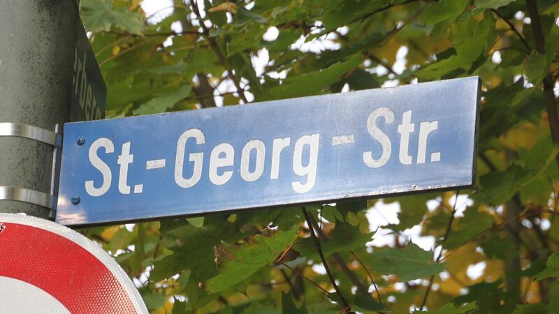 Die St.-Georg-Straße ist natürlich nach dem Patron der katholischen Stadtpfarrkirche benannt.