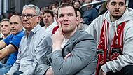Baskets-Gesch&auml;ftsf&uuml;hrer Philipp H&ouml;hne steckt mitten in den Planungen f&uuml;r die kommende Saison. Doch kann er dann noch auf Headcoach Anton Gavel z&auml;hlen?
