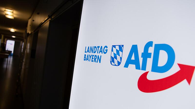 Wegen radikaler Inhalte in internen Chats steht die AfD in Bayern unter Druck. Im Landtag stellten sich deshalb nun alle anderen Fraktionen entschieden gegen die Rechtsaußen-Partei.