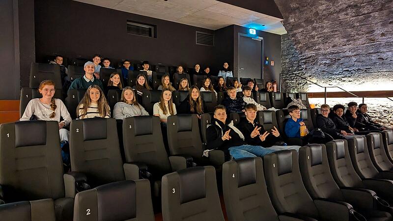 Lebendiger Franz&ouml;sisch-Unterricht f&uuml;r die Sch&uuml;lerinnen und Sch&uuml;ler der Leo-Weismantel-Realschule beim 24. Cin&eacute;f&ecirc;te im W&uuml;rzburger Central-Kino im B&uuml;rgerbr&auml;u.
