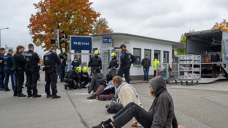 Protest vor Rüstungsfirma Renk