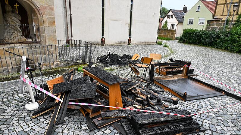 Von der Orgel ist nur noch Schutt und Asche übrig.