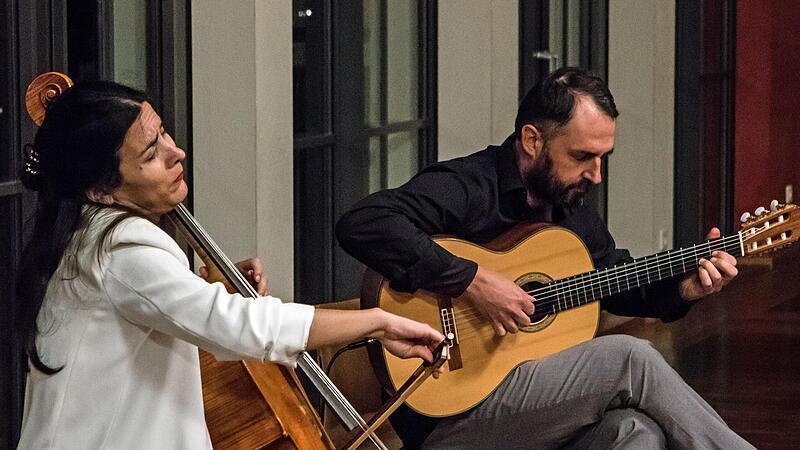 Ein Wiederhören mit dem Duo Zaruk gab es im Haus Contakt. Anders als beim Coburg-Debüt vor knapp fünf Jahren an gleicher Stelle fungierte die Gesellschaft der Musikfreunde als alleiniger Veranstalter – ohne Unterstützung der Reihe Cultur im Contakt. Ein Wiederhören mit dem Duo Zaruk gab es im Haus Contakt. Anders als beim Coburg-Debüt vor knapp fünf Jahren an gleicher Stelle fungierte die Gesellschaft der Musikfreunde als alleiniger Veranstalter – ohne Unterstützung der Reihe Cultur im Contakt.