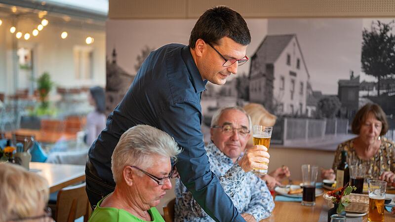 Jonas Merzbacher räumt ab in der Gundelsheimer Spezerei.