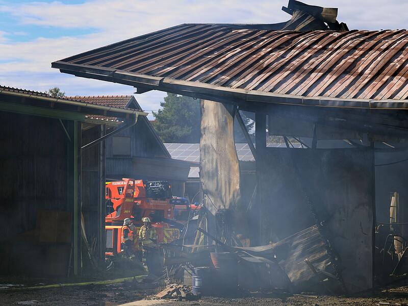 Maschinenhalle in Vollbrand