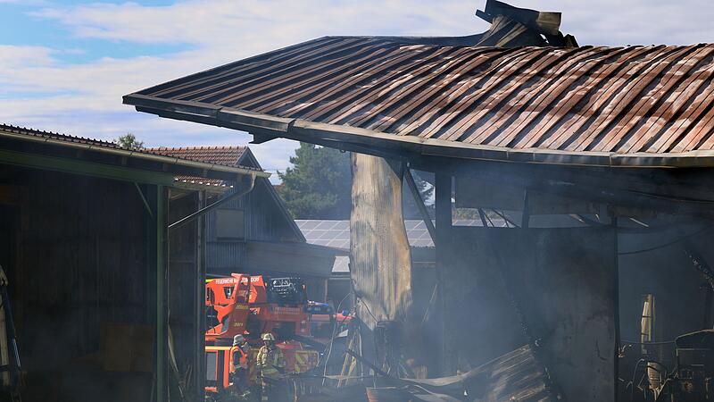 Maschinenhalle in Vollbrand
