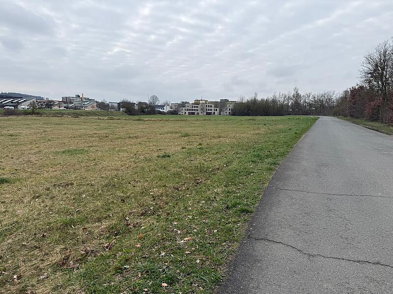 Breite Süd ForchheimForchheim & Fränkische Schweiz Auf dieser grünen Wiese im Norden Forchheims soll einmal das Gewerbegebiet Breite Süd entstehen.