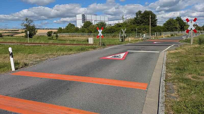 R&uuml;ttelschwellen MeederBahn&uuml;bergang Wiesenfeld/Meeder R&uuml;ttelstreifen