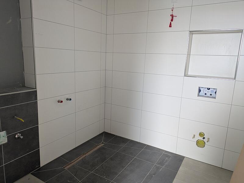 Jugendhaus Münnerstadt der Augustiner wird betreutes Wohnen der Carl von Heß SozialstiftungSanierung Münnerstädter Jugendhaus (Stand März) Die Endmontage der Sanitäranlagen steht noch aus.