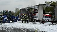 Zwischen den Anschlussstellen Erlangen-Nord und Erlangen-Zentrum ist der Auflieger eines mit Motoröl beladenen Lastwagens am Donnerstagvormittag in Vollbrand geraten.