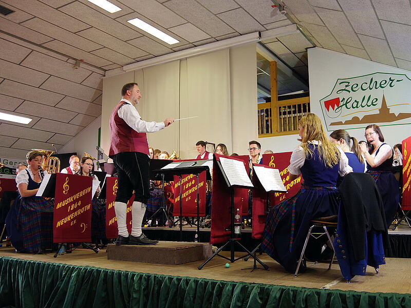 Der Musikverein Neukenroth unter dem Dirigat von Roman Steiger lud nach dreij&auml;hriger Pause wieder einmal zu einem Jahreskonzert.
