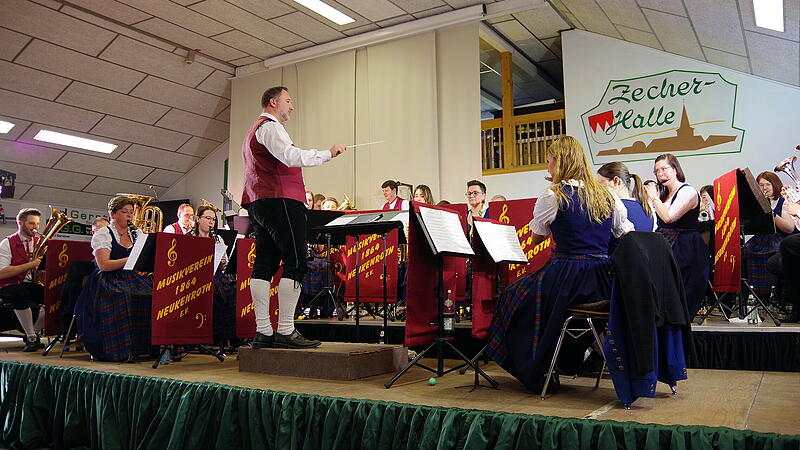 Der Musikverein Neukenroth unter dem Dirigat von Roman Steiger lud nach dreij&auml;hriger Pause wieder einmal zu einem Jahreskonzert.