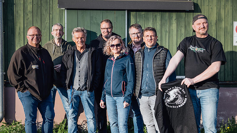 Die Kult-Band Rhöner Bluat gibt im Rahmen des Rhön-Festivals am 6. Juni 2026 ihr Comeback in Wildflecken. Die Kult-Band Rhöner Bluat gibt im Rahmen des Rhön-Festivals am 6. Juni 2026 ihr Comeback in Wildflecken.