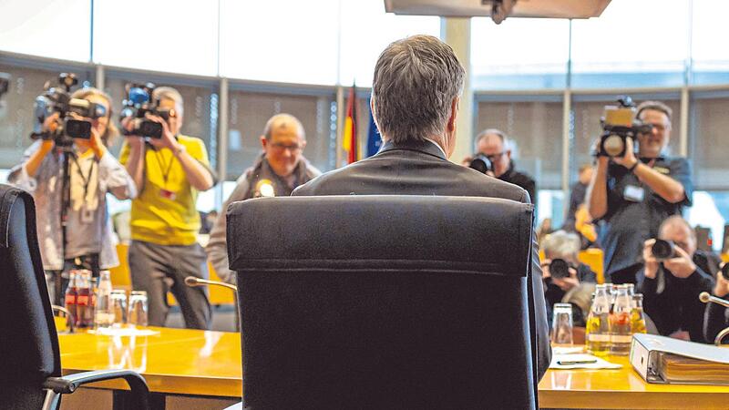 Robert Habeck gab sich im Ausschuss k&auml;mpferisch.