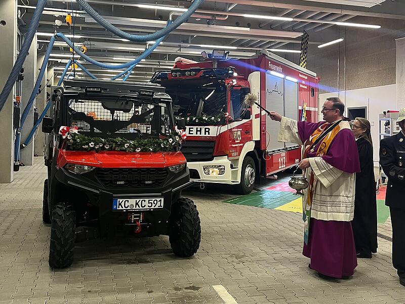 Weihe FFW-Fahrzeuge KronachWeihe FFW-Fahrzeuge Weihe FFW-Fahrzeuge KronachWeihe FFW-Fahrzeuge