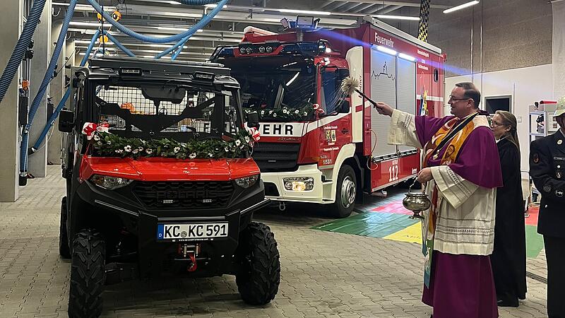 Weihe FFW-Fahrzeuge KronachWeihe FFW-Fahrzeuge