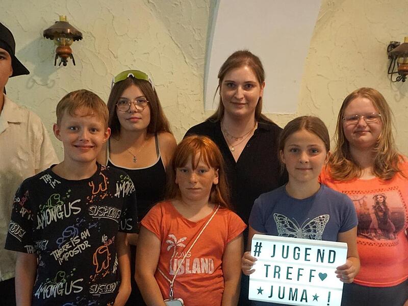 Diese Marktschorgaster Jungb&uuml;rger wollen die Projekte unter Leitung von Mirjam Herpich mit den Jugendlichen in die Tat umsetzen. Unser Bild zeigt (von links) Ibragim, Sebastian, Milena, Sofia, Mirjam Herpich, Sarah und Ayana.Bruno Prei&szlig;inger