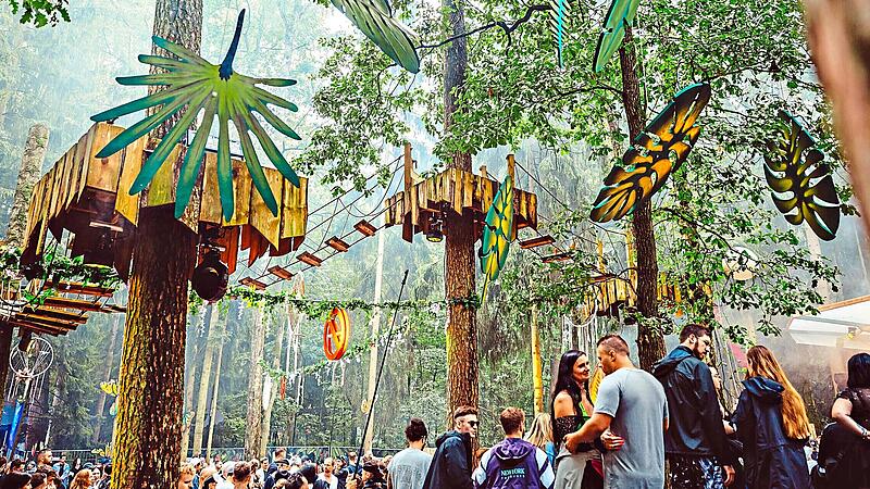 Mit drei Bühnen im Wald gibt es jede Menge schattige Orte zum Feiern.Nicolai Semrau/Open Beatz Mit drei Bühnen im Wald gibt es jede Menge schattige Orte zum Feiern.Nicolai Semrau/Open Beatz