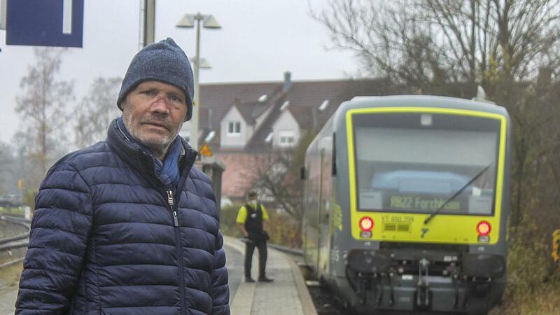 Einmal in der Stunde fährt der Zug zwischen Ebermannstadt und Forchheim hin und her. „Die schlechte Bahntaktung bremst für viele den Sinn hinter der Wiesenttalbahn ab“, findet der Freiberufler Christian König aus Ebermannstadt.Forchheim & Fränkische Schweiz