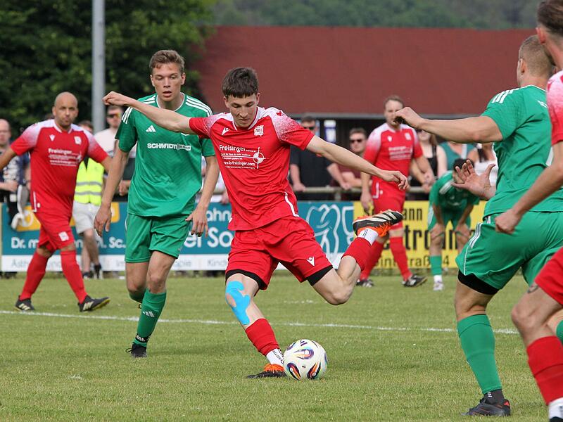 Leo Sommer hier noch im Waizendorfer Trikot beim Relegationsspiel gegen Heiligenstadt im Mai des vergangenen Jahres.