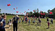 Ein Luftballonweitflug bildete den Abschluss des Festwochenendes der Feuerwehr in Lonnerstadt. Ein Luftballonweitflug bildete den Abschluss des Festwochenendes der Feuerwehr in Lonnerstadt.
