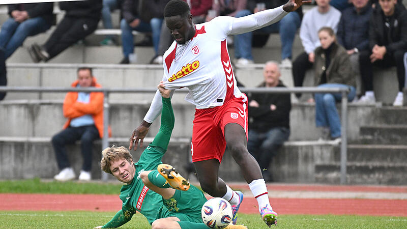 Fotos Fußball Bayernliga Jahn Regensburg II gegen Neudrossenfeld Teil 3