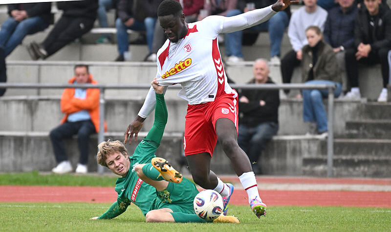 Fotos Fu&szlig;ball Bayernliga Jahn Regensburg II gegen Neudrossenfeld Teil 3