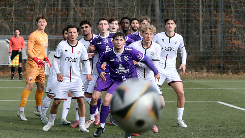 Zahlreiche Eckb&auml;lle brachten dem FC Eintracht Bamberg gegen Ingolstadt wenig. Die U21 des Drittligisten nutzte den ruhenden Ball dagegen zum sp&auml;ten Sieg.