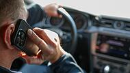 Smartphone-Nutzung am Steuer Smartphone-Nutzung am Steuer
