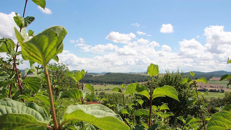 Der Ausblick von einem oberen Teil des Dorfes der Gemeinde Itzgrund in Richtung S&uuml;dosten.