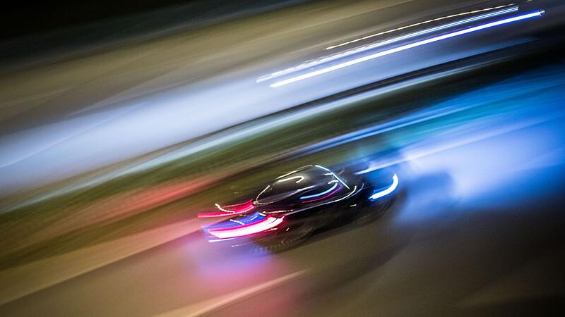 Auto auf Autobahn