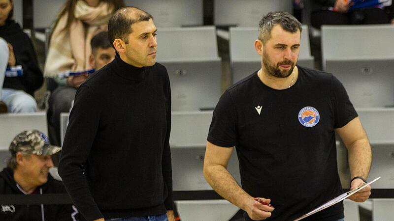 Der Vorg&auml;nger und sein Nachfolger: Patrick Seidel (re.) &uuml;bernimmt beim BBC Coburg von Milos Petkovic.