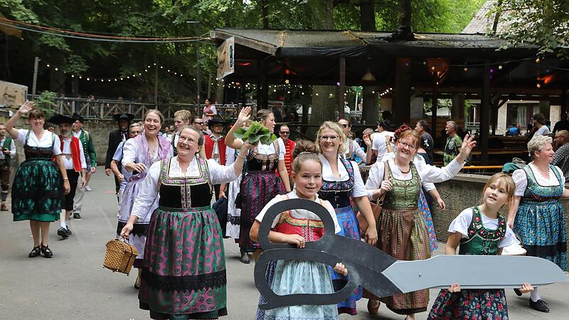 Am Samstag (23. Juli 2022) fand in Forchheim endlich wieder der traditionelle Annafest-Umzug statt &ndash; allerdings mit ge&auml;nderter Route.Forchheim & Fr&auml;nkische Schweiz