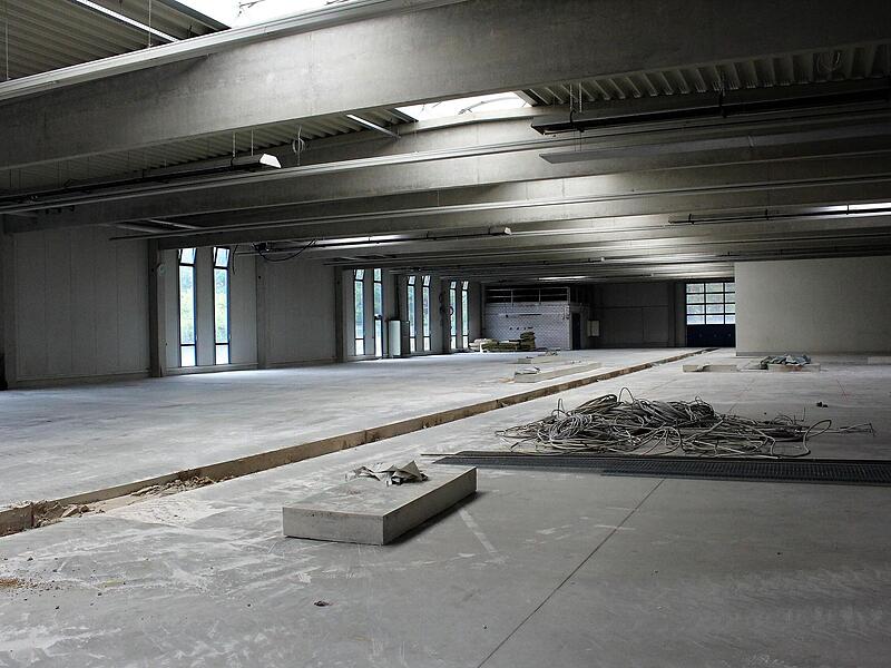 Die gro&szlig;e Halle am neuen Standort soll k&uuml;nftig zu einer wirtschaftlicheren Produktion beitragen und zudem die Mitarbeiter entlasten.