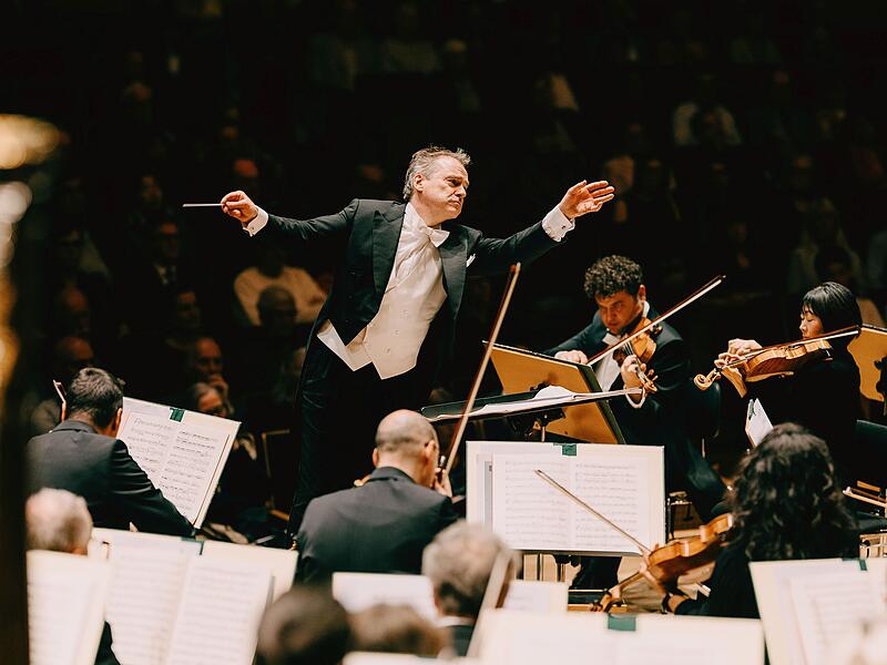 Jonathan Nott begeisterte beim Konzert mit den Bamberger Symphonikern