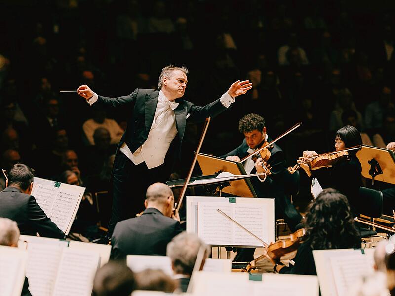 Jonathan Nott begeisterte beim Konzert mit den Bamberger Symphonikern