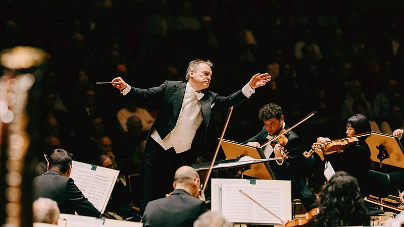 Jonathan Nott begeisterte beim Konzert mit den Bamberger Symphonikern