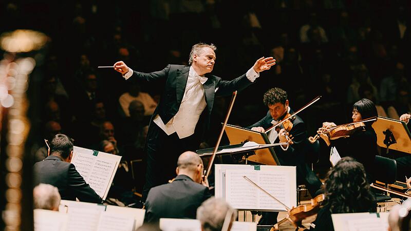 Jonathan Nott begeisterte beim Konzert mit den Bamberger Symphonikern