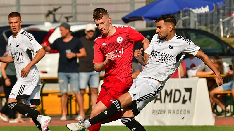 Aykut Civelek (rechts) hat in der Landesliga Nordwest f&uuml;r den FC Coburg bereits sieben Mal ins Schwarze getroffen.