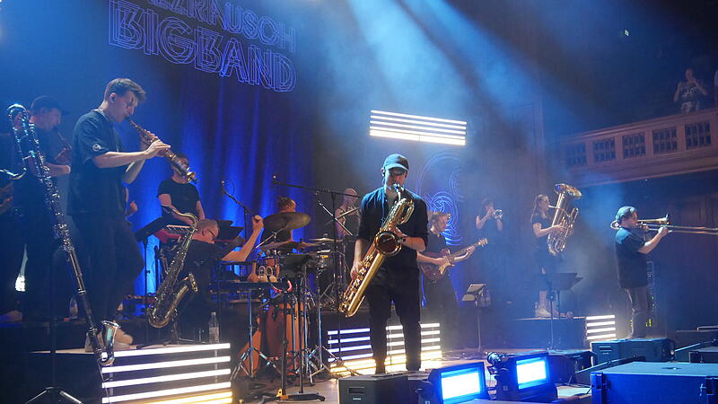 Impressionen vom Konzert &bdquo;Bangers Only!&ldquo; mit der Jazzrausch Bigband.