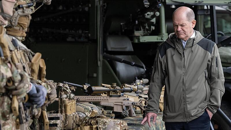 Bundeskanzler Olaf Scholz bei einem Besuch des Kommandos Spezialkr&auml;fte (KSK) der Bundeswehr