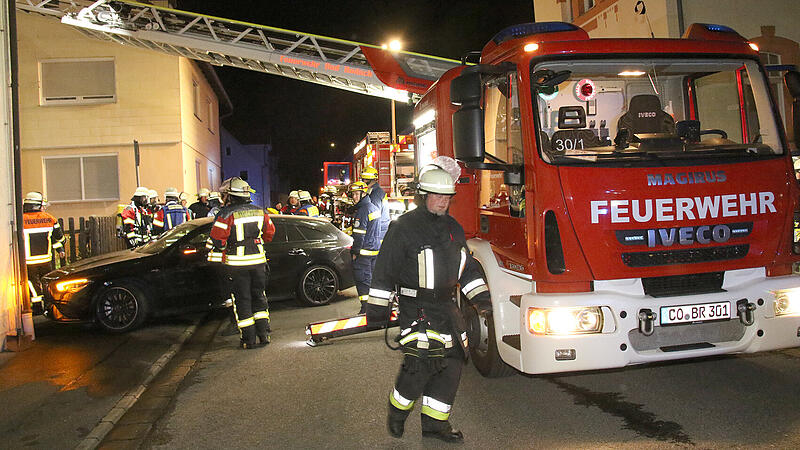 Feuerwehr verhindert in Bad Rodach Schlimmeres bei Brand einer Garage
