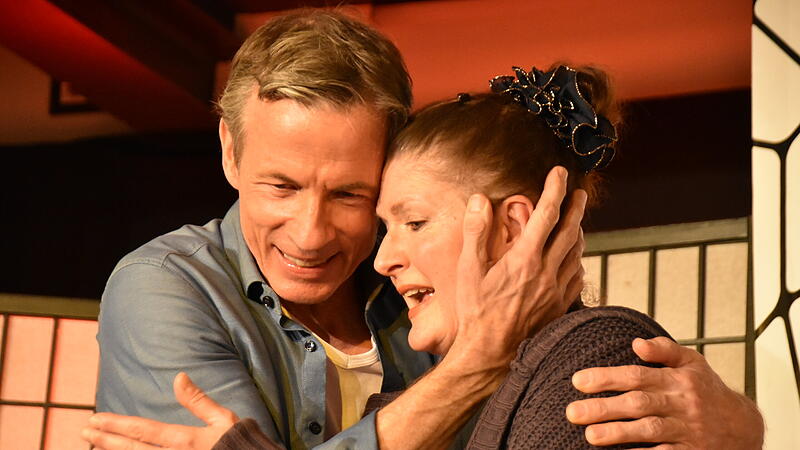 Claudia Kurrle und Frank Strobelt verkörpern in „Der Sittich“  ein Ehepaar, das 20 Jahre verheiratet ist.