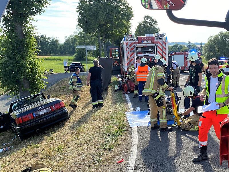 Zwei Frauen kamen bei einem Unfall am Freitagnachmittag (22. Juli) nahe Haßfurt mit ihrem Pkw von der Straße ab